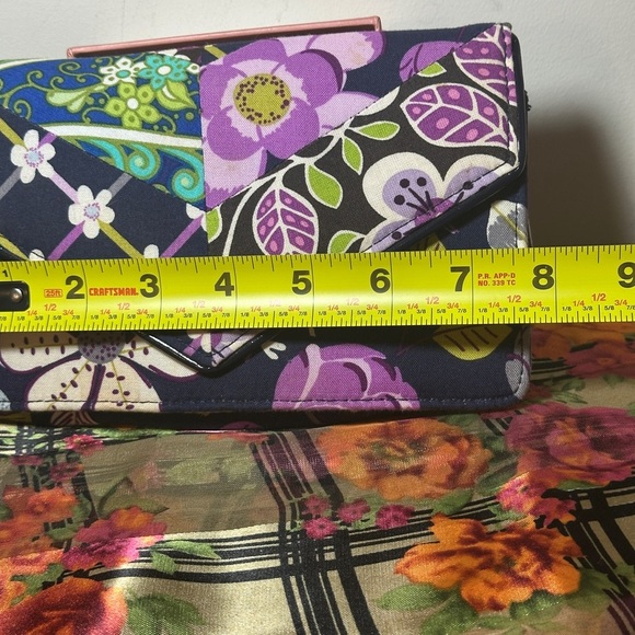 Vera Bradley Wristlet. - Picture 6 of 7